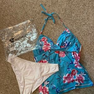 Walk on beach brand-set-floral top-white bottom-size L